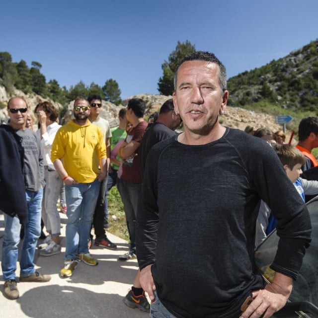 <p>Jurica Milatić&nbsp;Biskup&nbsp;jedan je od najzaslužnijih za otvaranje ceste između Svete Nedjelje i Dubovice&nbsp;na Hvaru&nbsp;</p>

<p>&nbsp;</p>