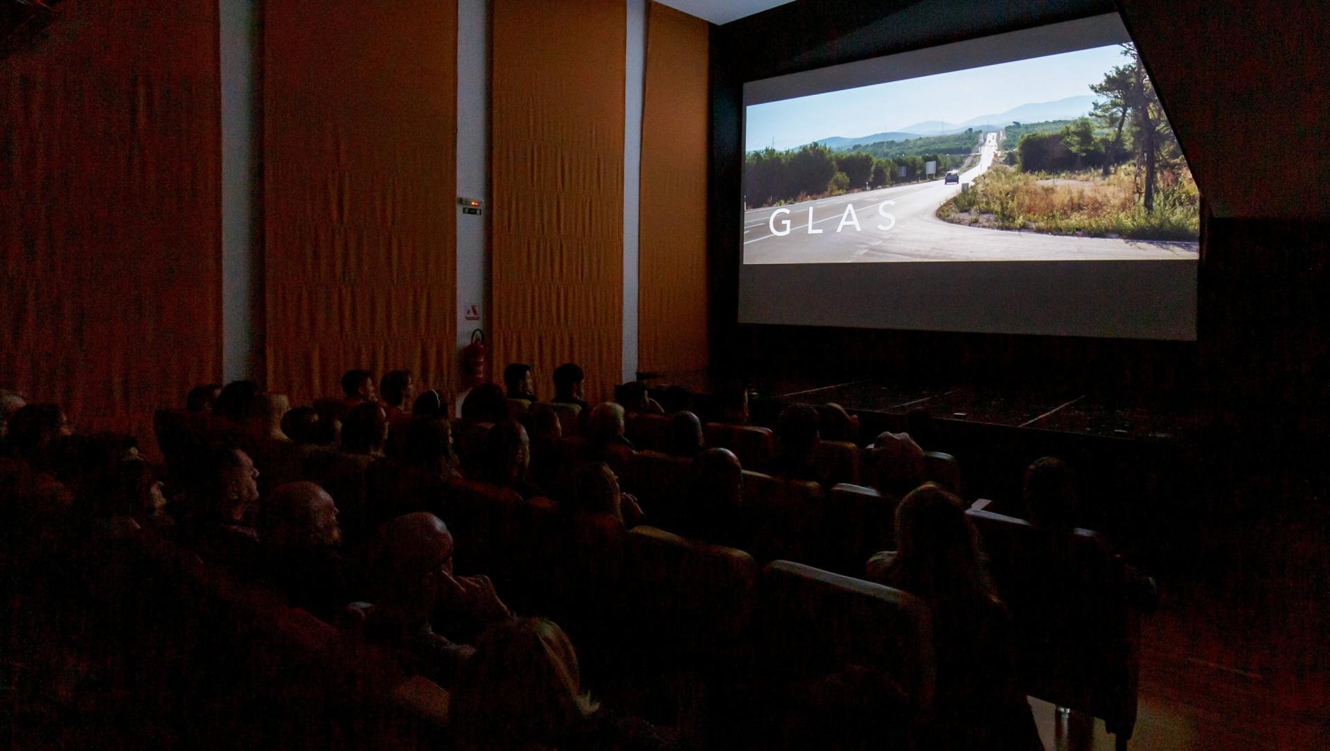 Od vrućine se sklonite u kino: splitska kinoteka ‘Zlatna vrata‘ puna je osvježenja, nudi i opciju ‘tri za deset‘