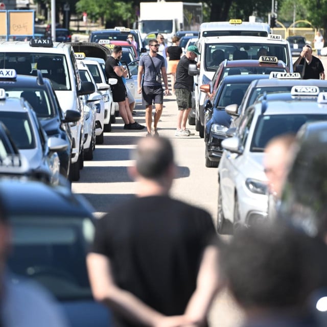 <p>- Mi smo u jednoj j.d.o.o. tvrtki u Splitu u jednom trenutku imali vi&scaron;e od&nbsp;1400 vozača, a sad, recimo, imate jednu tvrtku u Zagrebu s vi&scaron;e od&nbsp;7000 vozača u cijeloj Hrvatskoj - govori nam dugogodi&scaron;nji voditelj vozača nekolicine agregatora tumačeći poslovni model digitalnih platformi, koji je sve apsurdniji</p>