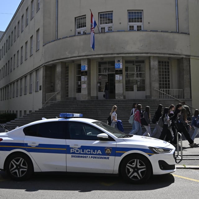 <p>Nakon &scaron;to je otkriven i nakon &scaron;to je forenzičkom analizom dokazano kako je ba&scaron; on poslao prijeteće poruke koje su izazvale uznemirenost i strah među građanima i djecom, on je u svojoj obrani u istrazi sve priznao...</p>
