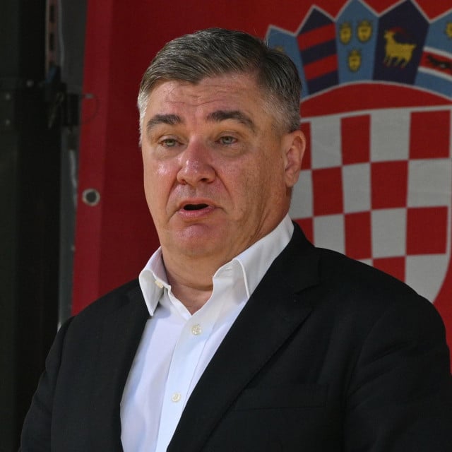 <p>&nbsp; Zoran Milanović:&nbsp; kada je riječ o zapovijedanju vojskom, onda je to moja ustavna ovlast</p>