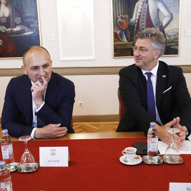 <p>Anu&scaron;ić i Plenković su zakonski u pravu,&nbsp;Vlada može iskazati nepovjerenje načelniku Glavnog stožera i time tražiti od predsjednika države da ga se razrije&scaron;i, kaže Puhovski&nbsp;</p>