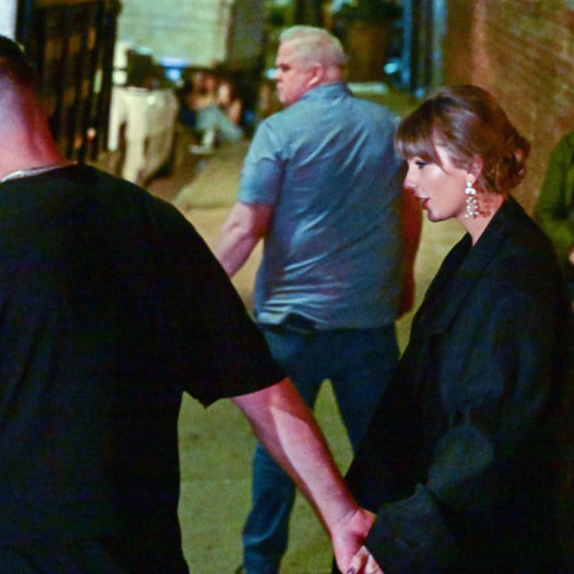 <p>Travis Kelce i Taylor Swift u svibnju u Brooklynu</p>