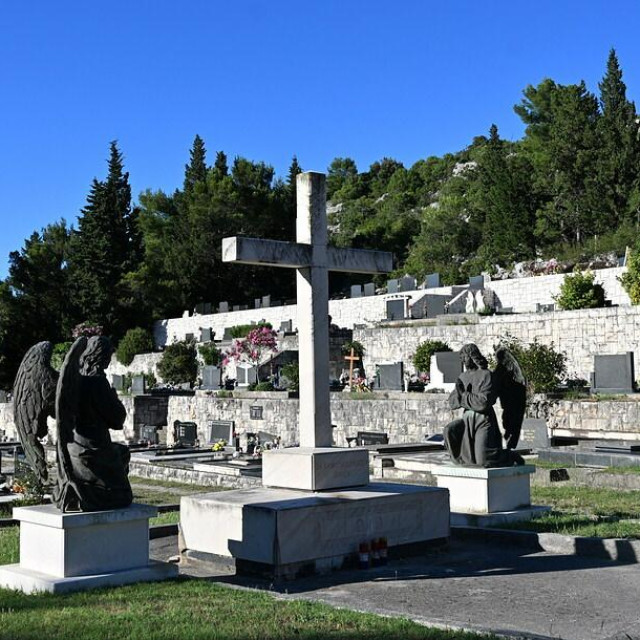 <p>Groblje Ploče</p>