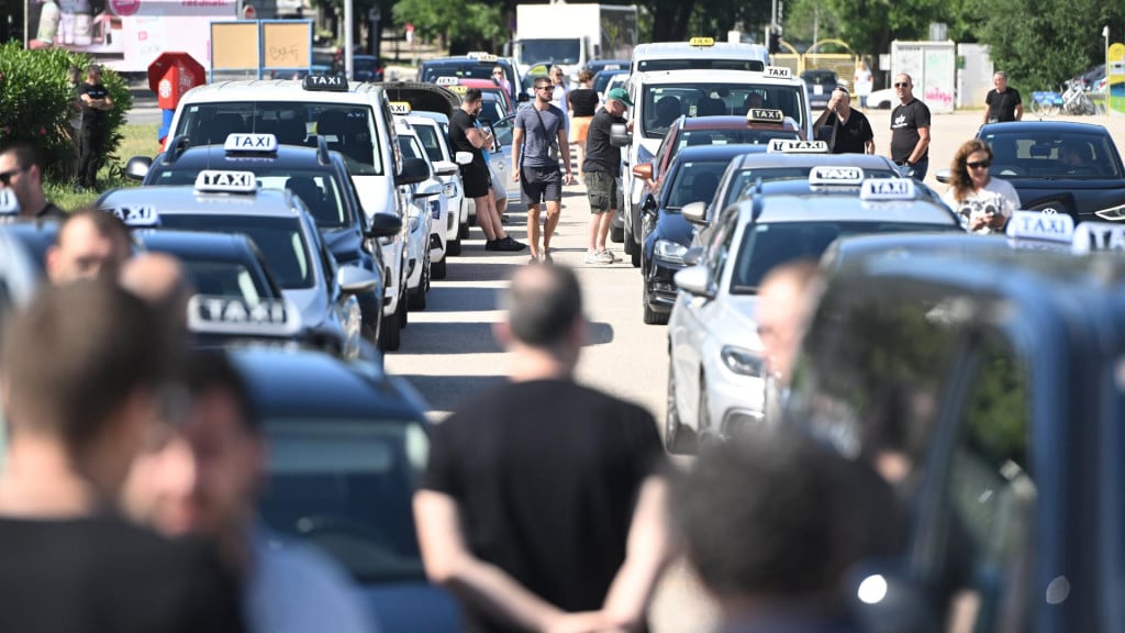 <p>- Mi smo u jednoj j.d.o.o. tvrtki u Splitu u jednom trenutku imali vi&scaron;e od&nbsp;1400 vozača, a sad, recimo, imate jednu tvrtku u Zagrebu s vi&scaron;e od&nbsp;7000 vozača u cijeloj Hrvatskoj - govori nam dugogodi&scaron;nji voditelj vozača nekolicine agregatora tumačeći poslovni model digitalnih platformi, koji je sve apsurdniji</p>