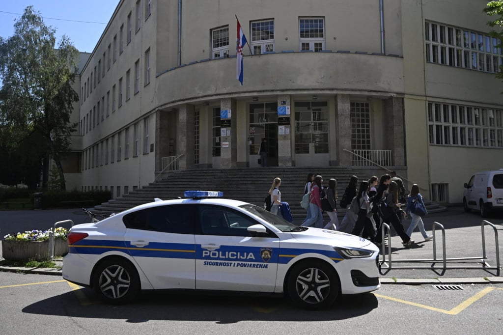 <p>Nakon &scaron;to je otkriven i nakon &scaron;to je forenzičkom analizom dokazano kako je ba&scaron; on poslao prijeteće poruke koje su izazvale uznemirenost i strah među građanima i djecom, on je u svojoj obrani u istrazi sve priznao...</p>