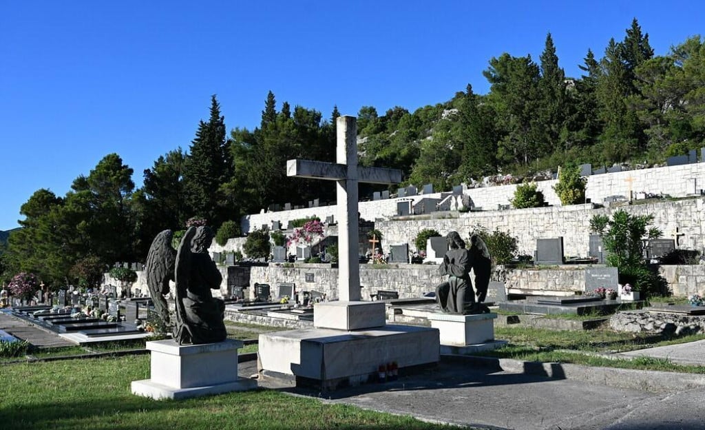 <p>Groblje Ploče</p>