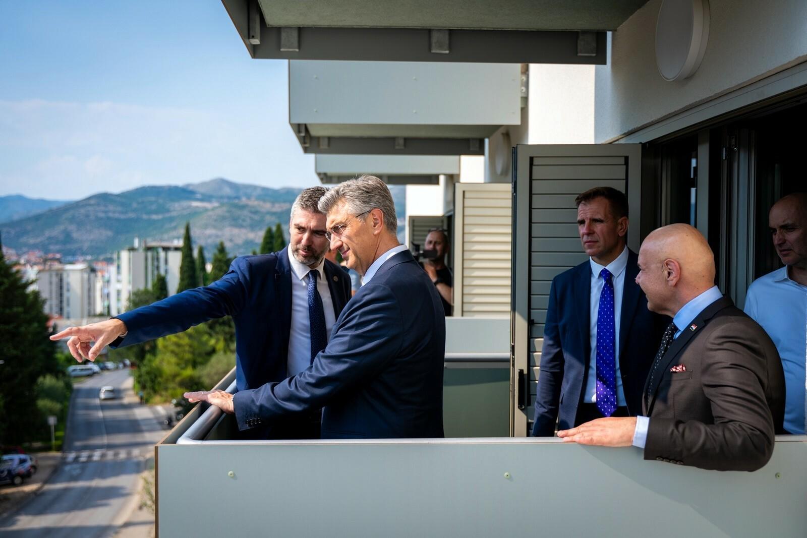 Premijer Plenković obišao Centar za starije Ragusa, nastaje zeleni prsten oko Grada, Poljana Marina Držića u novom ruhu