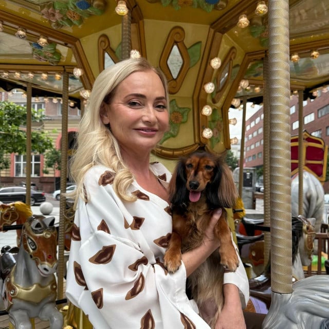 <p>Anna Jermolajeva<br>
<br>
&nbsp;</p>