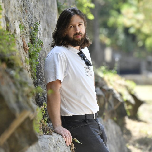 <p>Vanja Lipovac:&nbsp;Netko će reći &lsquo;pravi Hrvati&lsquo; navijaju za reprezentaciju, a &lsquo;krivi&lsquo; ne navijaju. Tko su ti pravi, a tko krivi, koliko ih ima s jedne, a koliko s&nbsp;druge strane</p>