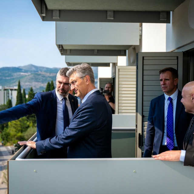 <p>Premijer Andrej Plenković s gradonačelnikom Matom Frankovićem u novom Domu za starije kod OBD</p>