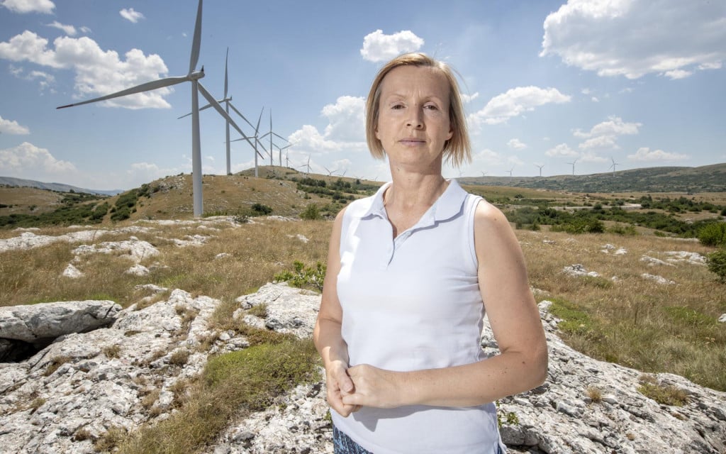 <p>Anđa Ćosić, novinarka i aktivistica snimljena ispred VE Mesihovina:&nbsp; mi smo znali &scaron;to nam se sprema. Svi ljudi u Mjesnoj zajednici, osim nekih par iznimaka, usuglasili su se da to nije prihvatljivo. I tako je počela na&scaron;a borba</p>