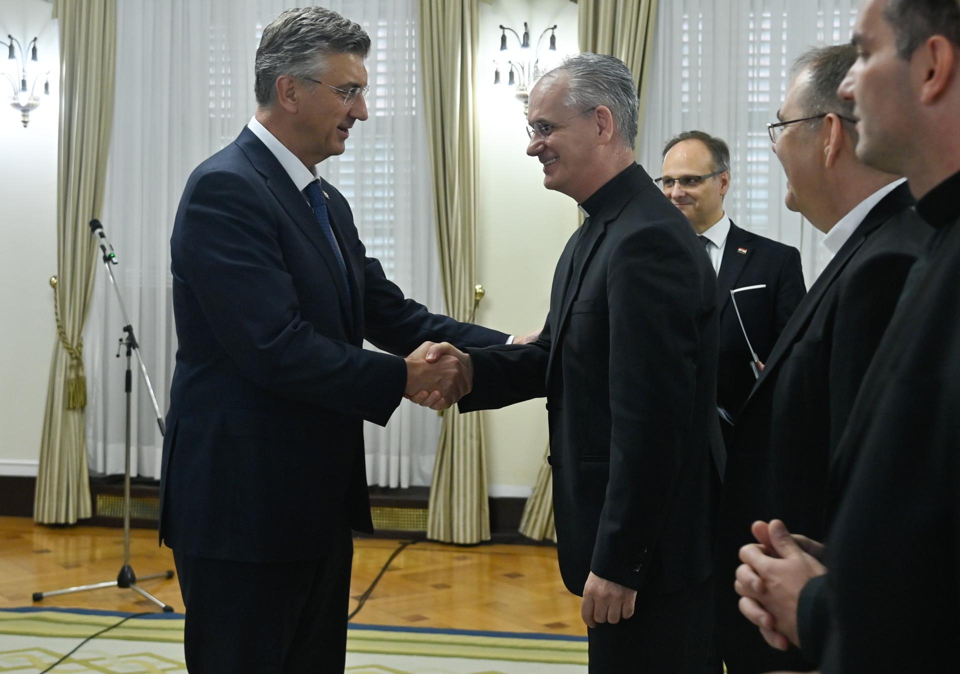 Plenković i Kutleša potpisali ugovor, Caritasu drastično skaču milijuni od države!