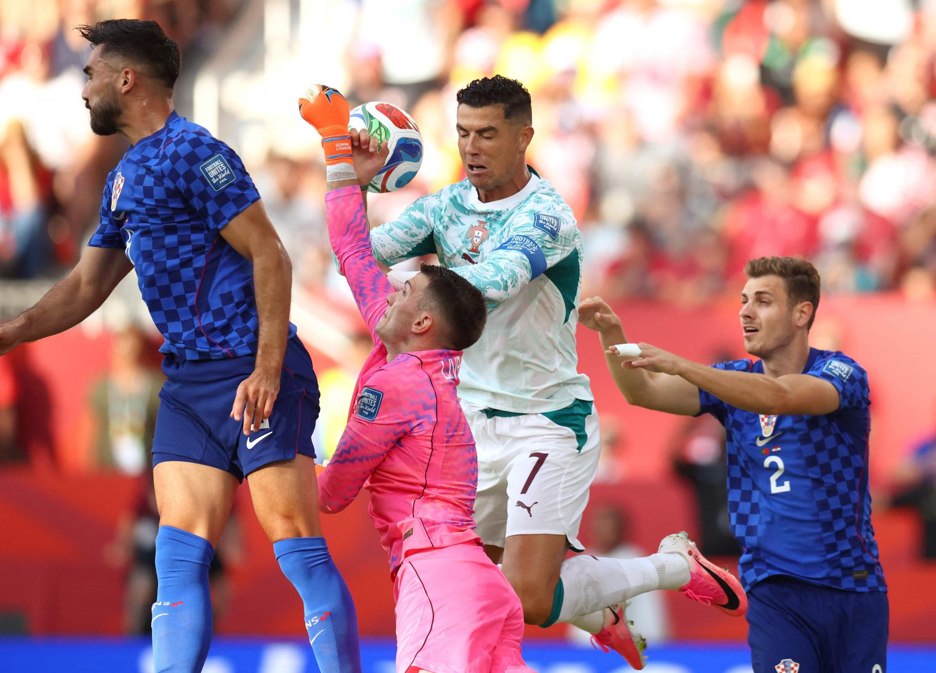 HRVATSKA - PORTUGAL 0:0; Portugalci dominiraju, Vatreni jedva da su prešli centar, opet ih muče isti problemi