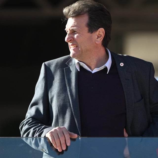 <p>Je li ovo konačni kraj - Žužul u počasnoj tribini stadiona na Parku mladeži</p>