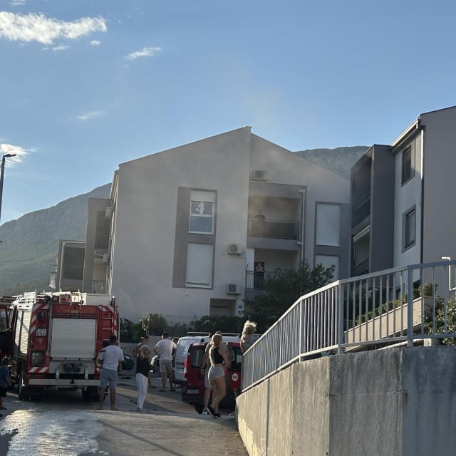 <p>Požar u solinskom naselju Mezanovci<br>
&nbsp;</p>