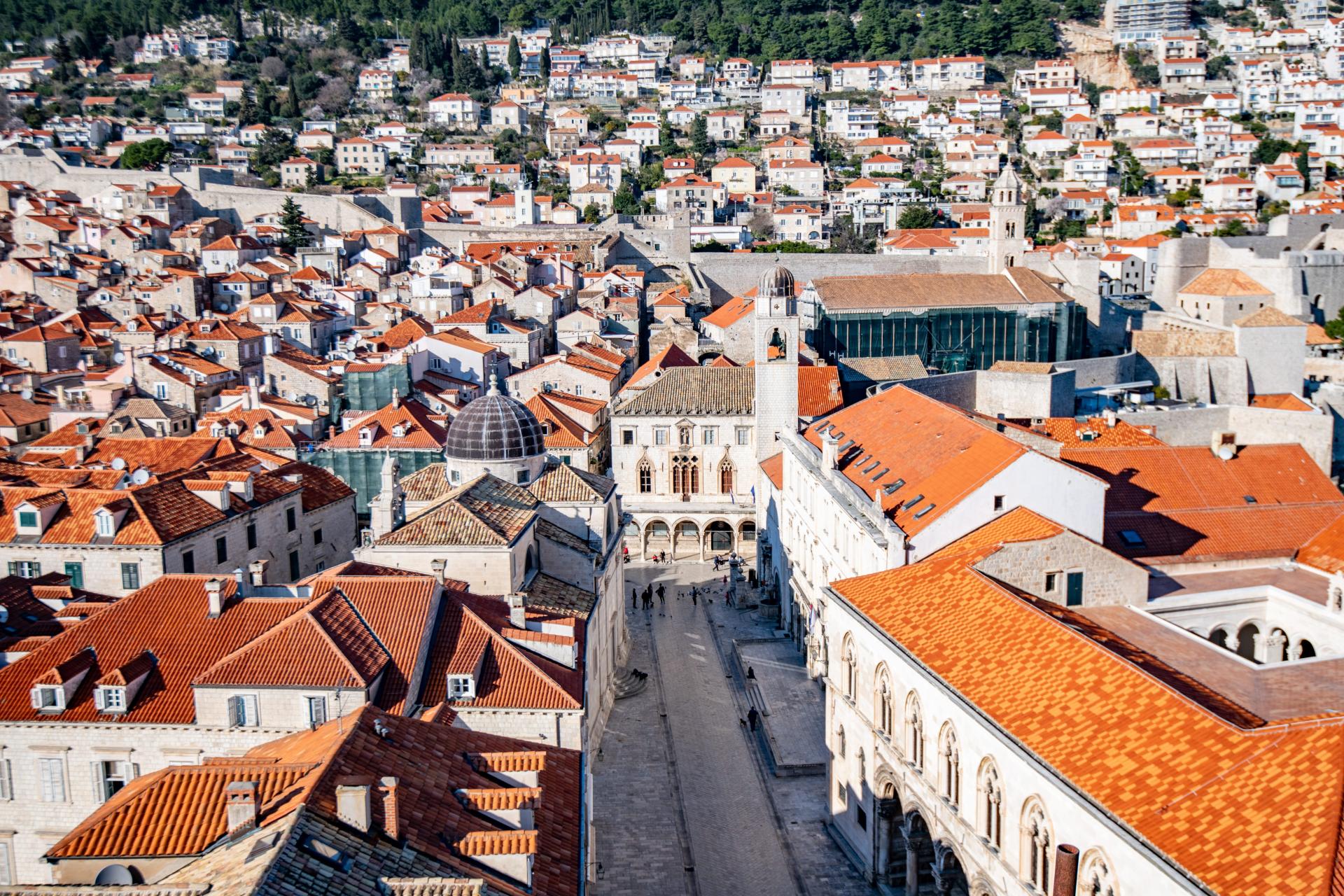 Tri ugostiteljska objekta u Gradu privremeno ostala bez javne površine i stolova