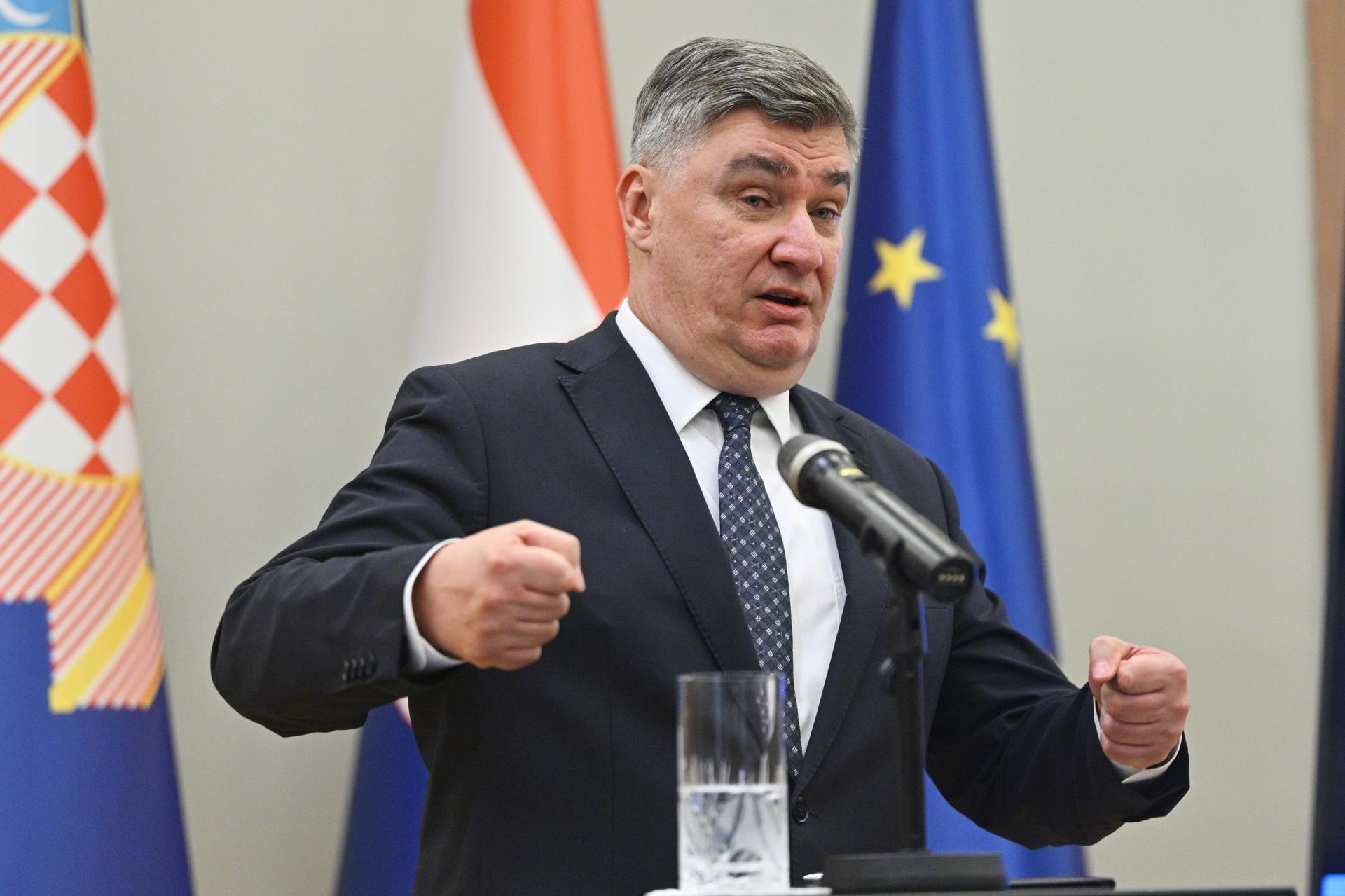 Milanović je, kao, ljut na Francuze pa zato ne šalje vojnike u Pariz. Hm, a za svog mandata... Imamo papire i datume