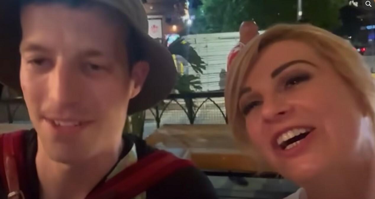 Kolinda naprosto sebi ne može pomoći! Opet je napravila istu stvar i zapalila mreže: ovo se ne propušta...