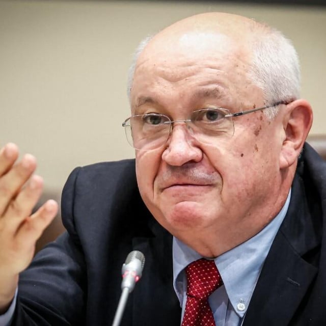 <p>&nbsp;Alexandru Munteanu:&nbsp;U trenutku kada sam shvatio da vi&scaron;e ne mogu obavljati svoj mandat u skladu sa svojim načelima i uvjerenjima, odlučio sam odstupiti</p>