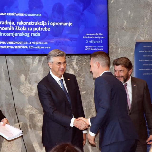 <p>Gradonačelnik Paunović s premijerom Plenkovićem i ministrom Fuchsom</p>