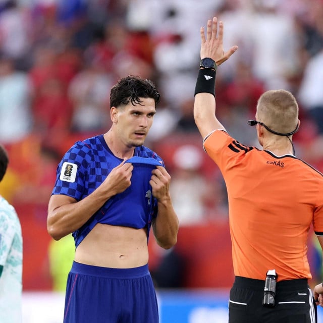<p>TORONTO, ONTARIO - JULY 02: Igor Matanovic #20 of Croatia argues with referee Espen Eskas during the FIFA World Cup 2026 Round of 32 match between Portugal and Croatia at Toronto Stadium on July 02, 2026 in Toronto, Ontario. Justin Setterfield/Getty Images/AFP (Photo by Justin Setterfield/GETTY IMAGES NORTH AMERICA/Getty Images via AFP)</p>