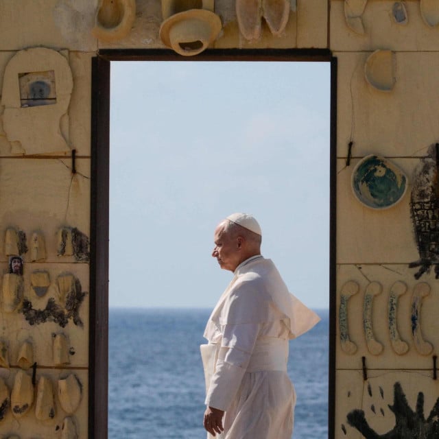 <p>Pope Leo XIV walks trough the arch of the monument Door of Europe - Porta d&lsquo;Europa made by the italian artist Mimmo Paladino, during a one day visit to Lampedusa island, south of Sicily, on July 4, 2026. Pope Leo XIV bid Europe on July 4 better its response to the &rdquo;momentous challenge&rdquo; of migration, urging it to adopt a strategic approach to integrating new arrivals, as well as improving lives in developing countries. (Photo by Tiziana FABI/AFP)/RESTRICTED TO EDITORIAL USE - MANDATORY MENTION OF THE ARTIST UPON PUBLICATION - TO ILLUSTRATE THE EVENT AS SPECIFIED IN THE CAPTION</p>