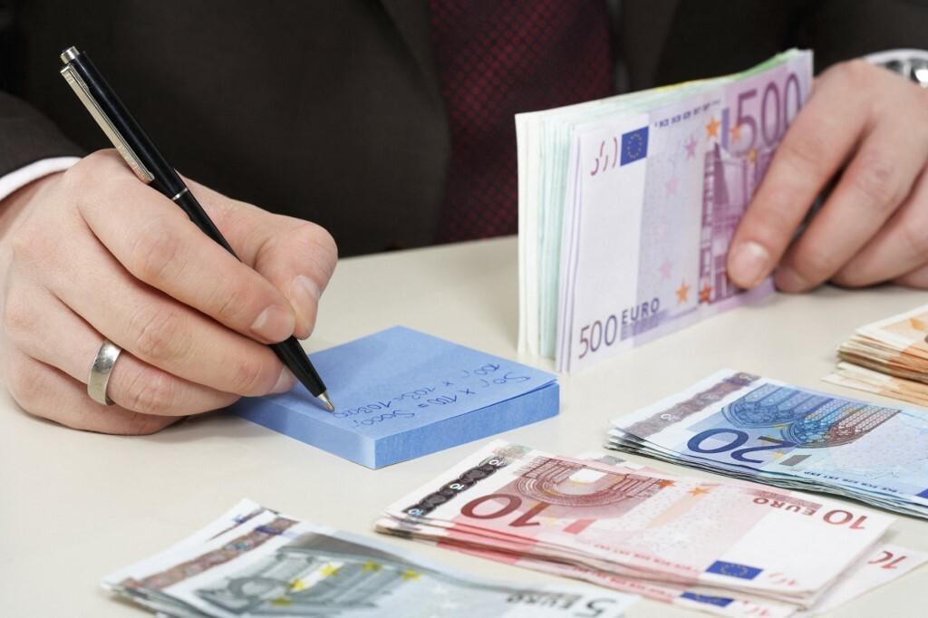 Stižu velike promjene vezane uz plaće! Poduzetnici se već žale, ali ono o čemu se dosad šaputalo po tvrtkama...