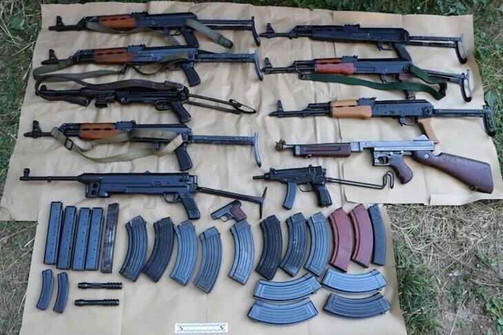 Policija nakon dojave građana otkrila pravi arsenal, uhićen 78-godišnjak koji je oružje skrivao i na Viru!