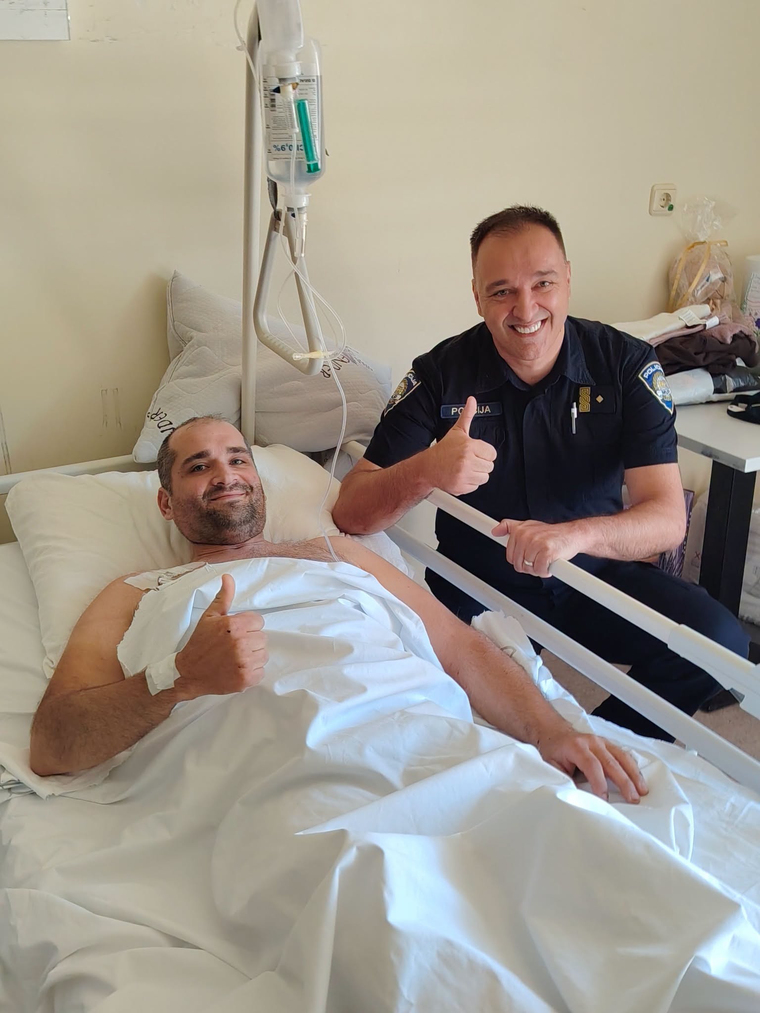Dražen koji se nakon teške prometne nesreće probudio iz kome iskreno zahvaljuje svima za molitve, riječi ohrabrenja i podrške koje su njemu i njegovoj obitelji dale snagu u najtežim trenucima!