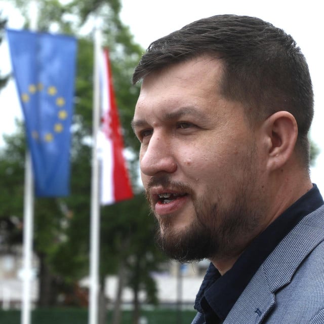 <p>VedranTomić iz udruge Spasimo male obiteljske iznajmljivace.<br>
<br>
&nbsp;</p>