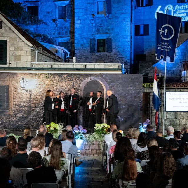 <p>Omi&scaron;ki festival u znaku mje&scaron;ovitih klapa</p>