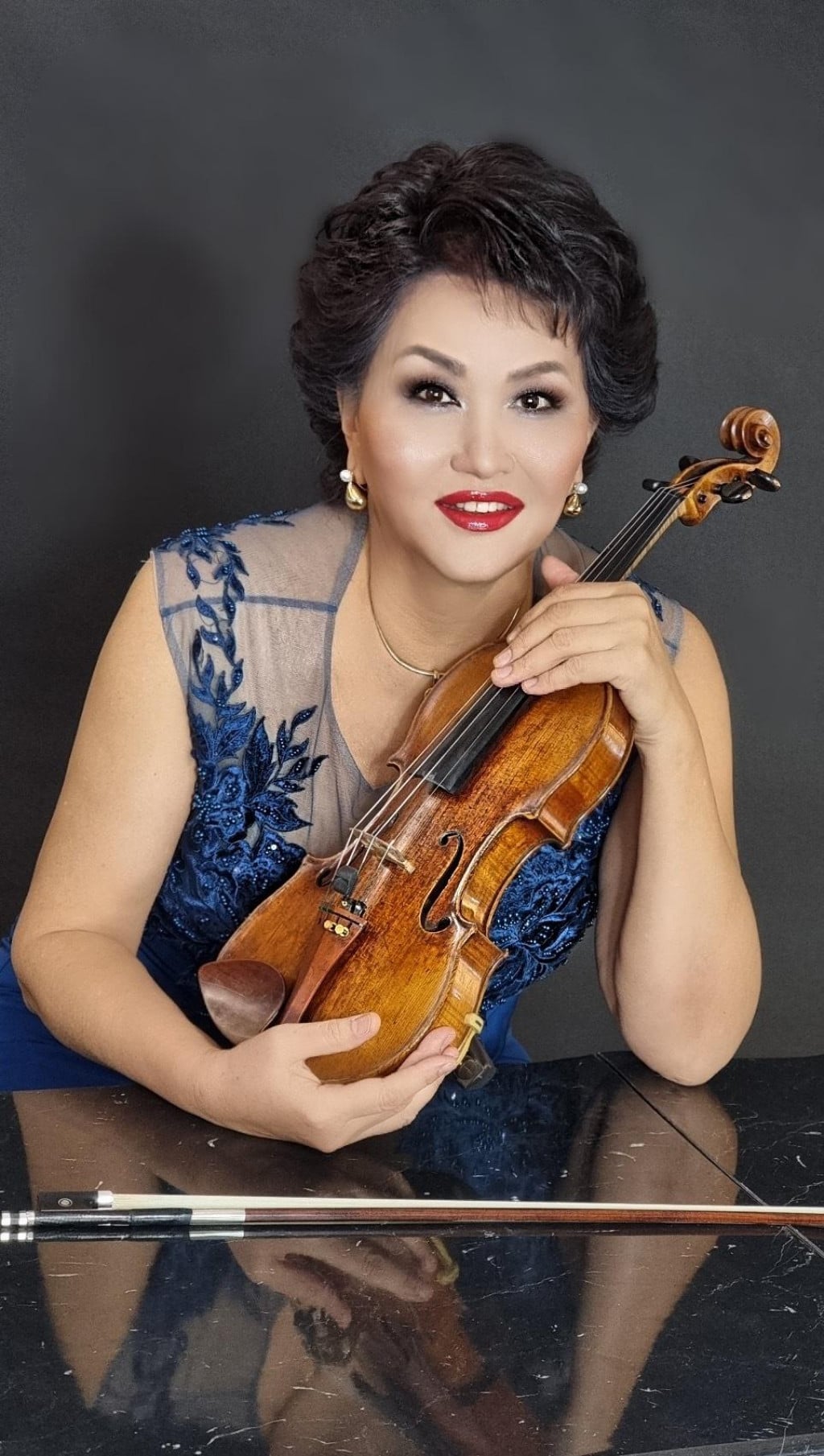 <p>Aiman Mussakhajayeva i njezina violina&nbsp;&nbsp;Antonija Stradivarija iz 1732. godine.</p>
