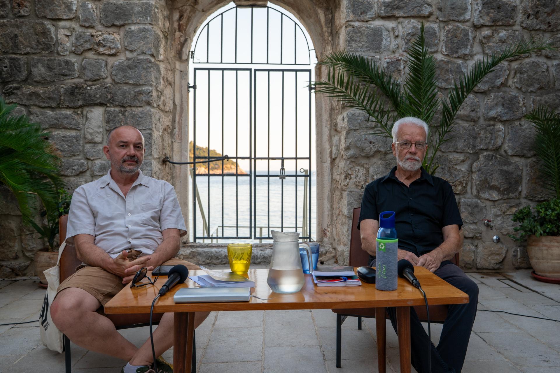 Antun Nodilo predstavio tri knjige: ‘Svaki čovjek je početak svijeta, a život je vječno vraćanje samome sebi! Svi elementi u nama su vanzemaljski, a od čega je satkana duša?‘
