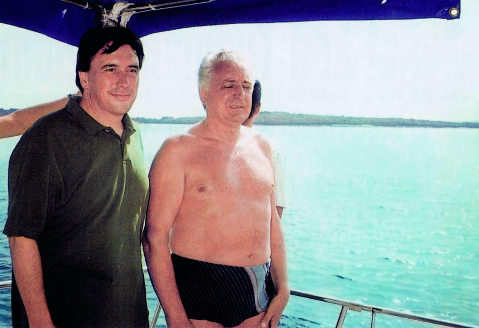 Jedna od onih osoba je... Ljetni Tuđman! Prate ga tisuće, objave i komentari su urnebesni. Odgovorio nam je na mail