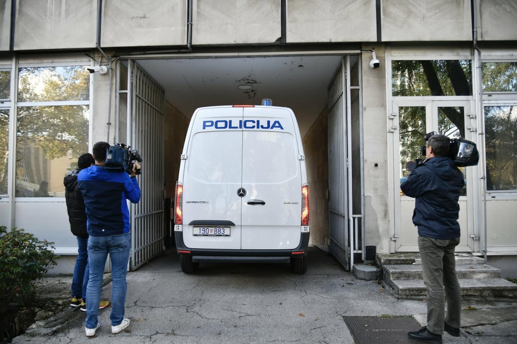 <p>Privođenje&nbsp;osumnjičenih u aferi Geodezija u studenome 2023., a sada je stigla prva presuda&nbsp;</p>

<p>&nbsp;</p>