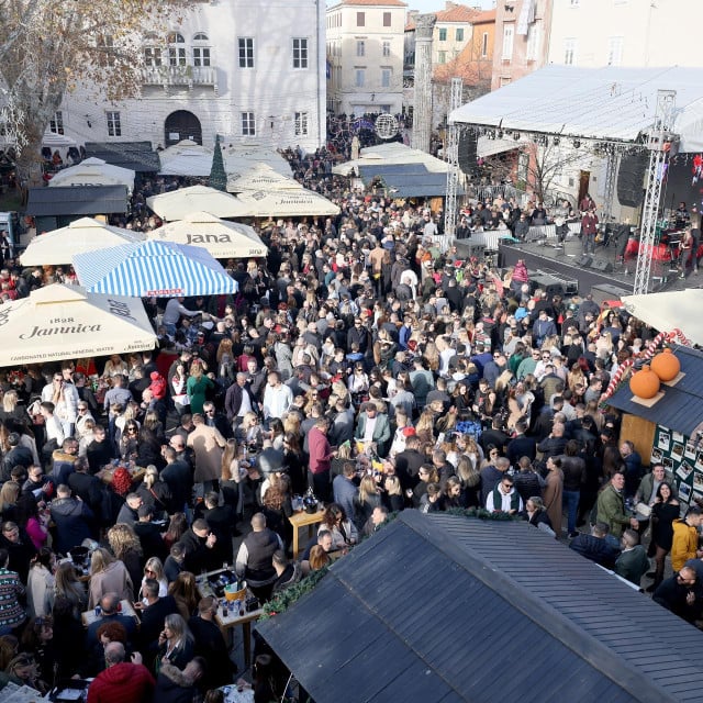 <p>Badnjak na zadarskom Adventu</p>