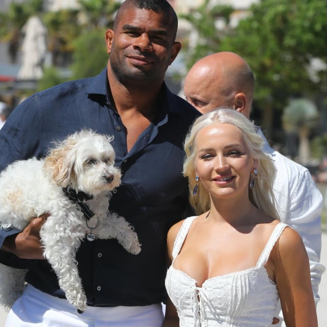 <p>Alistair Overeem sa suprugom Sophie</p>