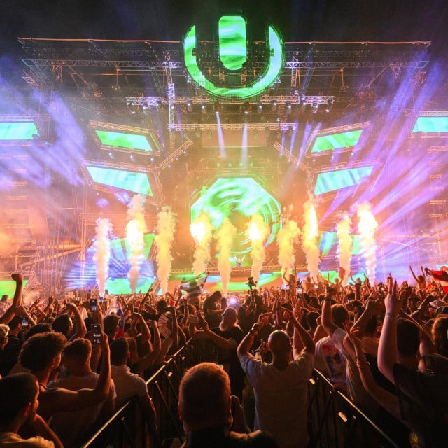 <p>Ultra Europe Split<br>
&nbsp;</p>