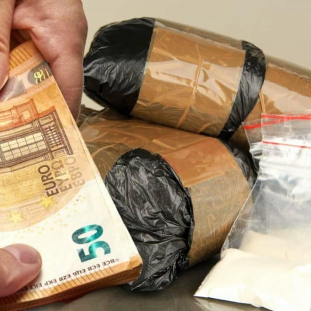 <p>Dvojica&nbsp;članova narkoorganizacije&nbsp;na čelu sa&nbsp;nezaposlenim brodostrojarom Petrom Burom&nbsp;iz Splita&nbsp;od početka su u bijegu...</p>