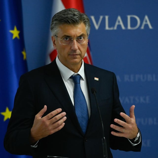 <p>&nbsp;Andrej Plenković: Milanović može raditi &scaron;to god hoće, &scaron;to se mene tiče<br>
&nbsp;</p>