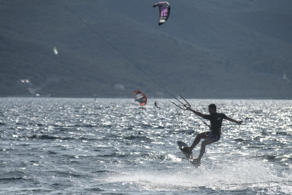 <p>Opreza na moru nikada dosta - ovo je prizor iz Vignja na Pelje&scaron;cu;&nbsp;windsurferi i kajteri na&nbsp;vjetrovitoj Viganjskoj punti<br>
&nbsp;</p>