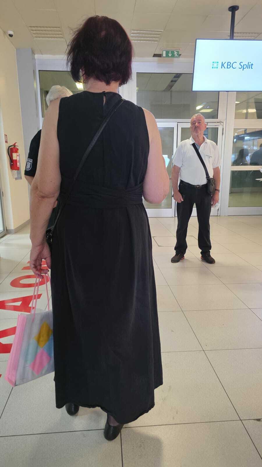 Zaštitar u splitskoj bolnici: ‘Možete šetati goli, ali nećete ući, 48 sam ih poslao ća, i vas ću‘; ljudi poniženi...