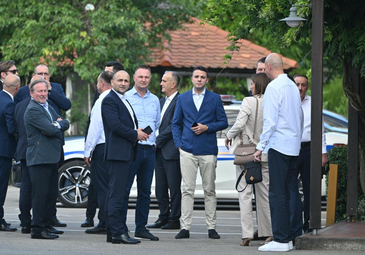 Plenković, blindirana vozila, ministri... Bili smo pred poznatim zagrebačkim restoranom i doznali razlog okupljanja