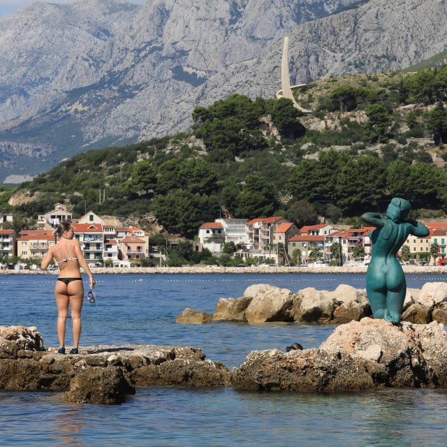 <p>Čak i ako se pokaže da će nastavak godine biti u blagom minusu u pogledu dolazaka i noćenja stranih turista, ne treba paničariti</p>

<p>&nbsp;</p>