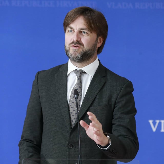 <p>Potpredsjednik vlade i ministar financija Tomislav Ćorić otkrio je tko je od državnih poduzeća&nbsp;izuzet od uplate 60 posto dobiti u državni proračun&nbsp;<br>
&nbsp;</p>