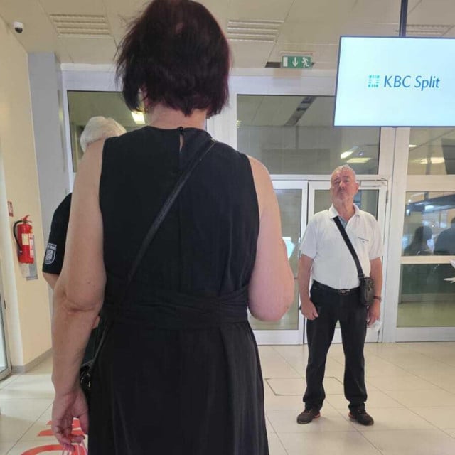 <p>Ovako odjevena gospođa nije mogla obaviti upis</p>