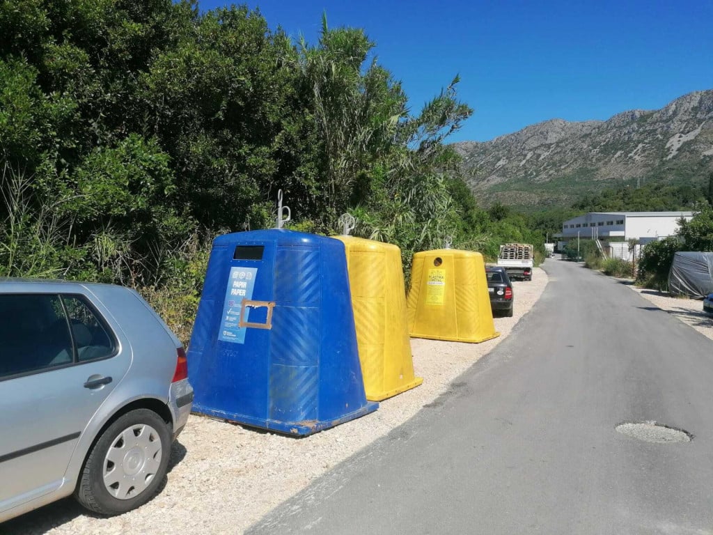<p>privremeno odlagali&scaron;te otpada u poslovnoj zoni Komolac</p>