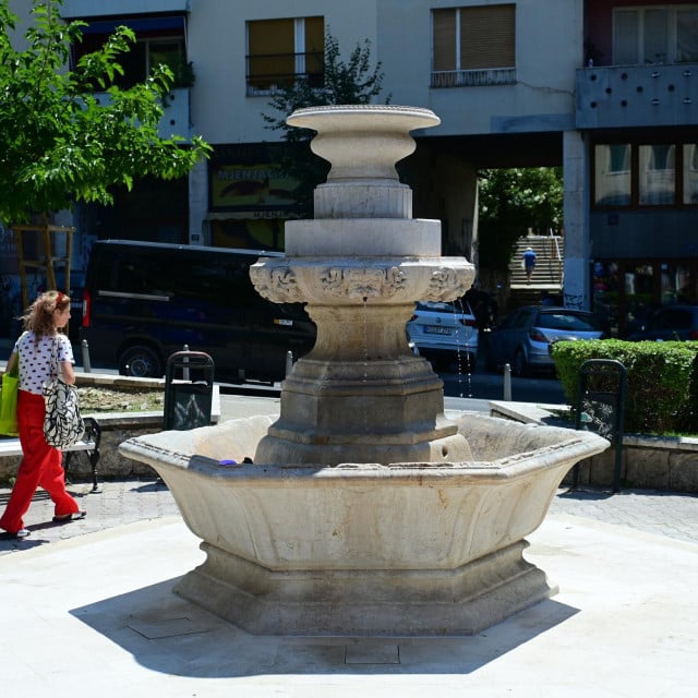 <p>Obnovljena fontana na Pazaru<br>
&nbsp;</p>