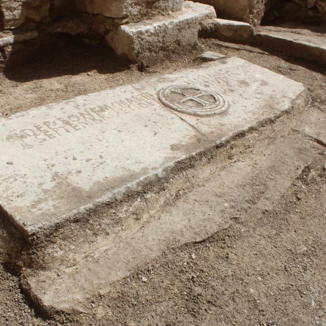 <p>Ploča palatina Marcijala iz 454. godine pronađena je u Hrvojevoj ulici</p>